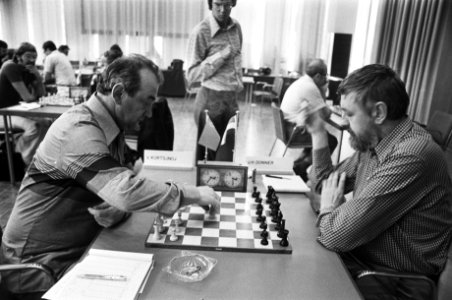 IBM-toernooi, Kortsjnoj tegen Donner (rechts), Bestanddeelnr 928-6888