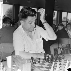 IBM schaaktoernooi, dr. P. Trifunovic uit Joegoslavie, Bestanddeelnr 917-9835