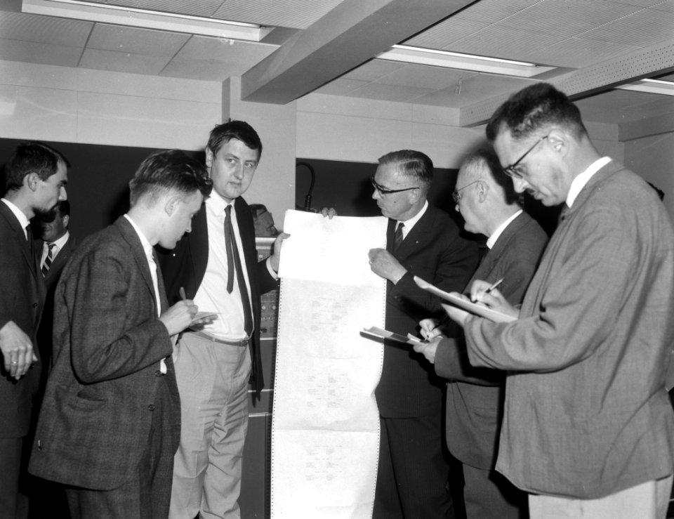 IBM schaaktoernooi, de loting in Europahuis v.l.n.r. Gideon Barsza , V. Pirc , M, Bestanddeelnr 916-6633