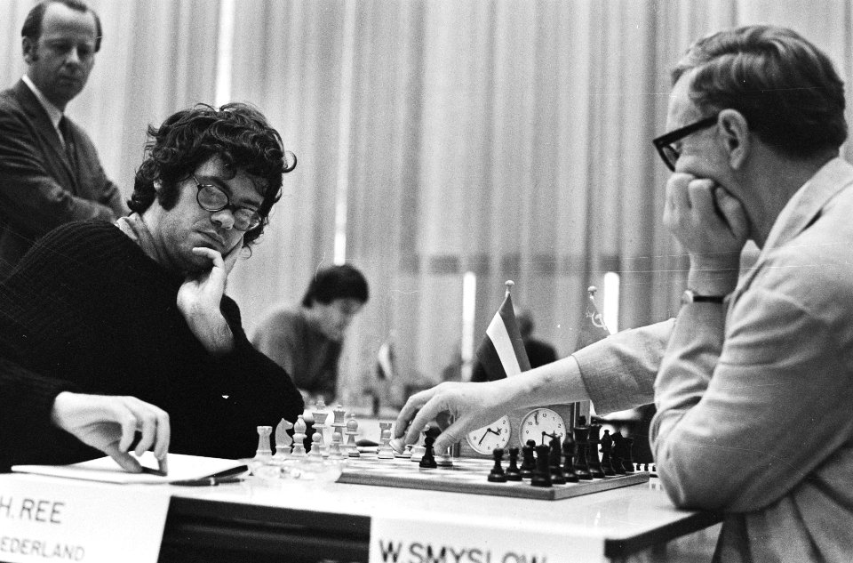 IBM schaaktoernooi , Ree tegen Smyslov (rechts), Bestanddeelnr 924-7736