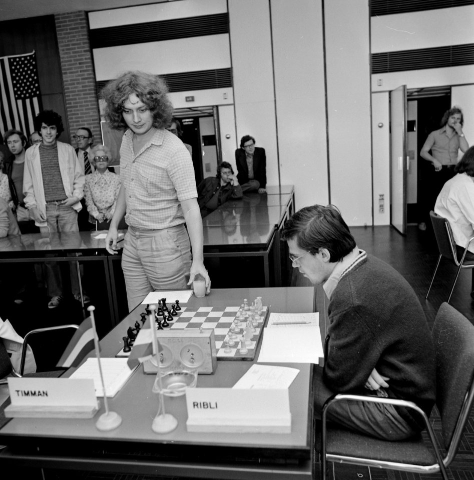 IBM schaaktoernooi, 4e ronde Ribli (l) tegen Timman, Bestanddeelnr 929-8215