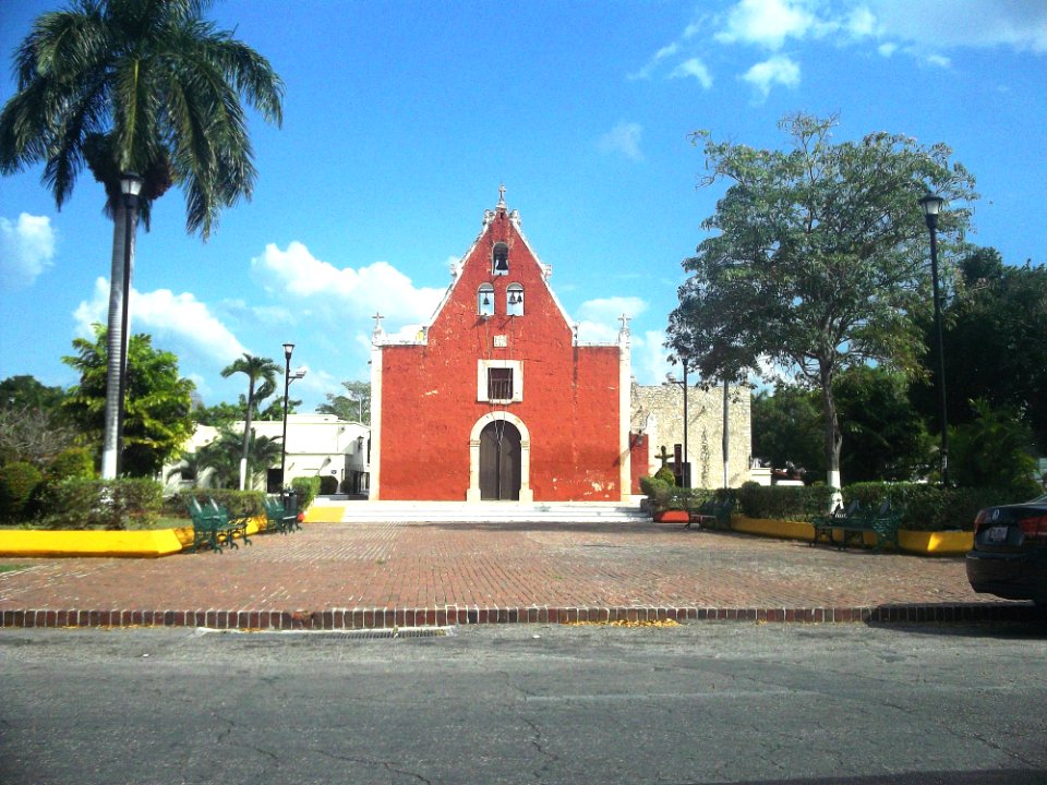 Iglesia principal de la colonia Itzimná, Mérida, Yucatán (05)