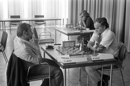 IBM-schaaktoernooi, 7e ronde Jansa (l) spelend tegen Ivkov (r), Bestanddeelnr 927-3433
