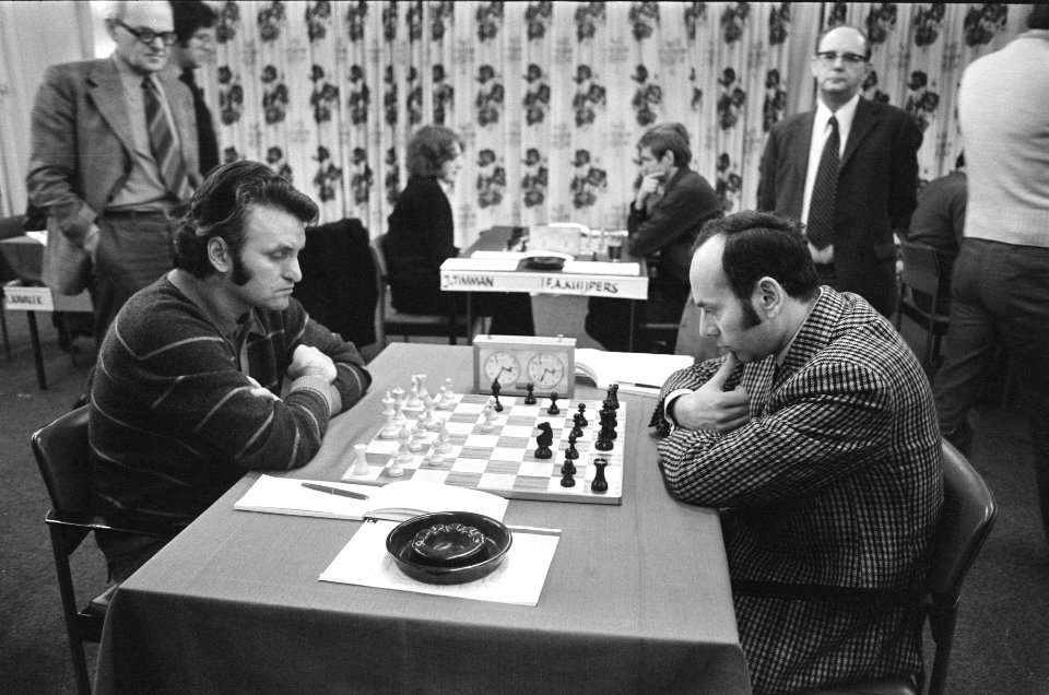 IBM-schaaktoernooi 6e ronde Wijk aan Zee Portisch (r) tegen Popov (l), Bestanddeelnr 927-7029