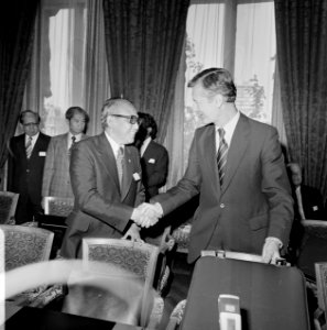 IGGI conferentie minister De Koning en minister Widjo, Bestanddeelnr 929-7329
