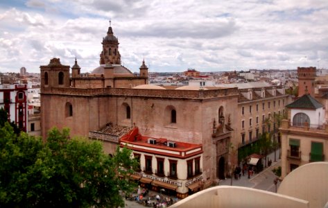 Iglesia de la Anunciación desde el Metropol Parasol