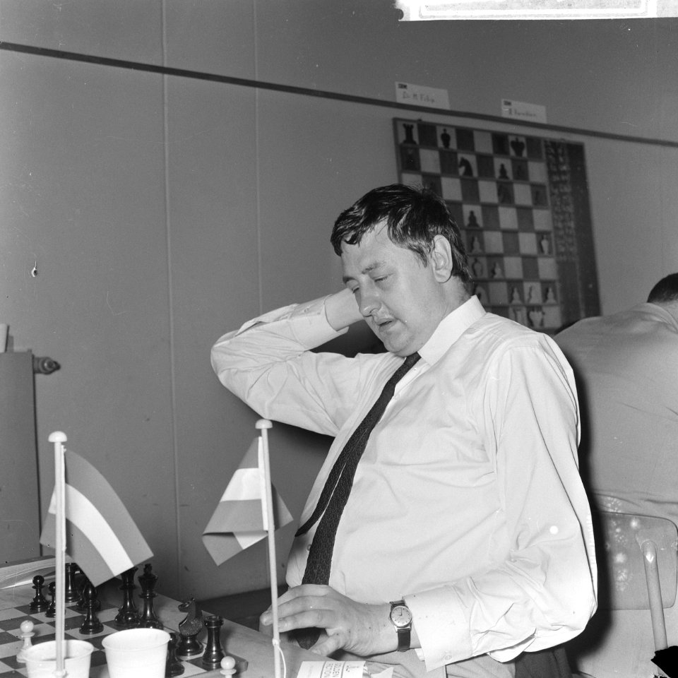 IBM schaaktoernooi, J. H. Donner had zijn jasje uitgeda, Bestanddeelnr 917-9836