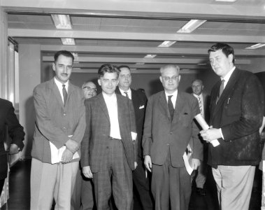 IBM schaaktoernooi, de loting in Europahuis v.l.n.r. Gideon Barsza (Hongarije), , Bestanddeelnr 916-6632