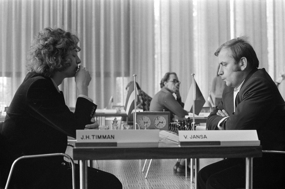 IBM-schaaktoernooi, 8e ronde Timman (l) tegen Jansa (r), Bestanddeelnr 927-3457
