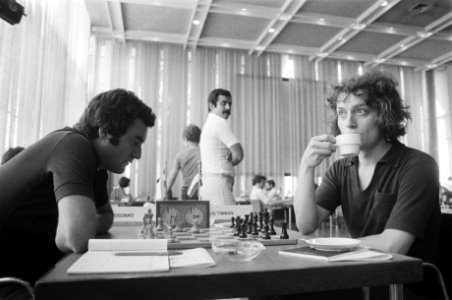 IBM-schaaktoernooi, 8e ronde Sosonko (l) tegen Timman, Bestanddeelnr 929-2569