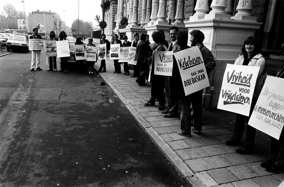 IGGI conferentie in Amsterdam demonstratie tegen bewind in Indonesie voor het A, Bestanddeelnr 930-8182