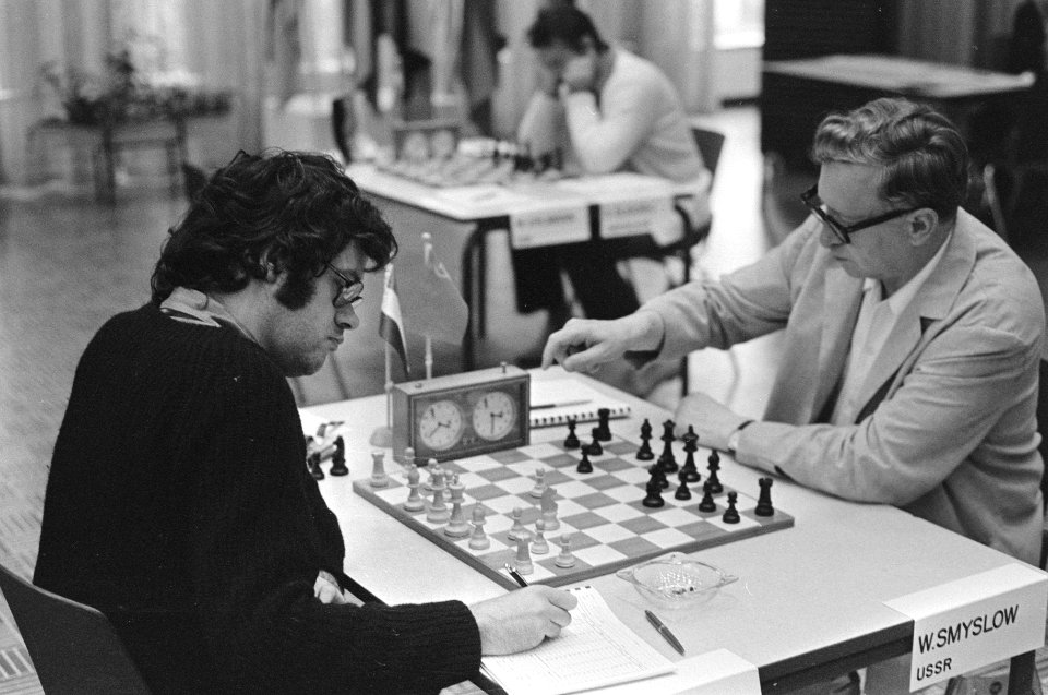IBM schaaktoernooi , nr. 4A Ree tegen Smyslov (rechts), nr. 2A Jan Timman, Bestanddeelnr 924-7733