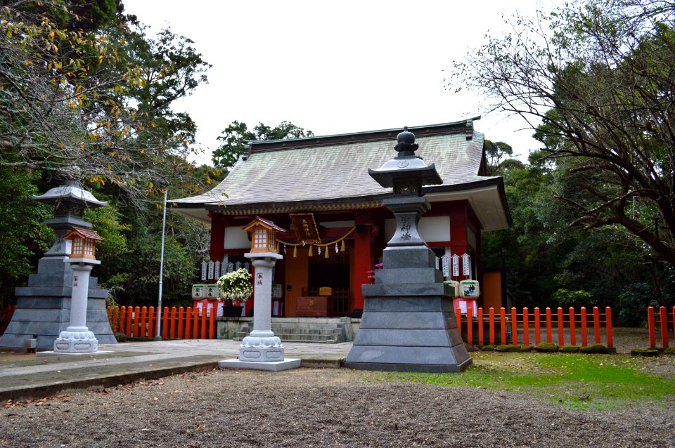 Ikisu-jinja haiden