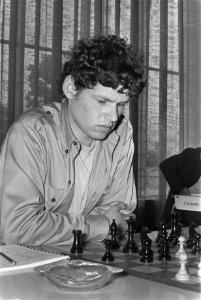 IBM-schaaktoernooi, Amsterdam Eddy Scholl aan bord, Bestanddeelnr 923-6732