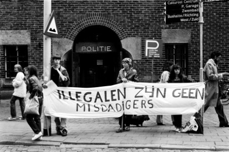 Illegale Marokkanen in hongerstaking in kerk te Alkmaar protest tegen aanhouden, Bestanddeelnr 930-8942
