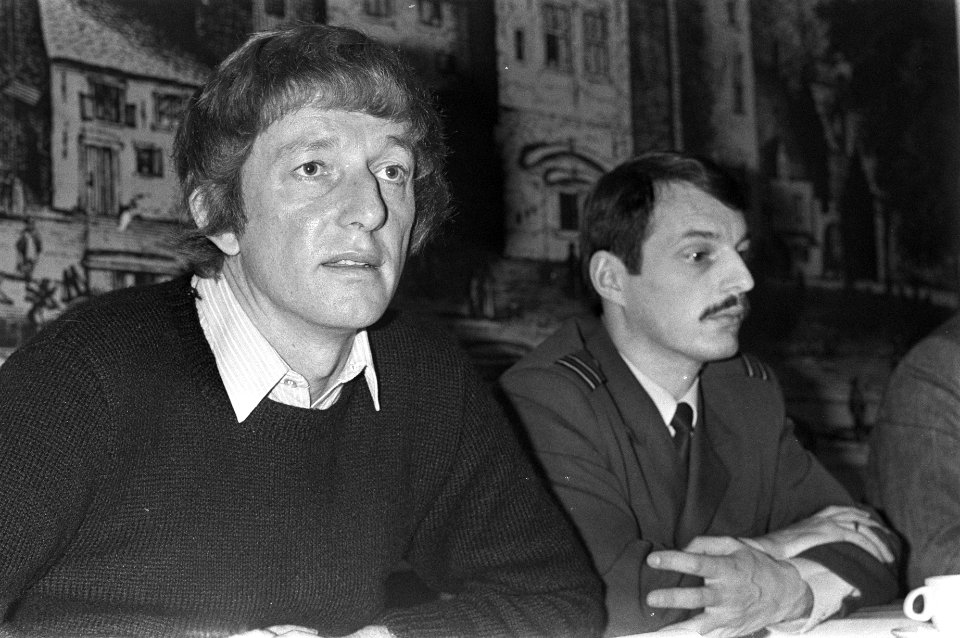 IKV-secretaris Mient Jan Faber (links) en Meindert Stelling tijdens de presentat, Bestanddeelnr 931-8282