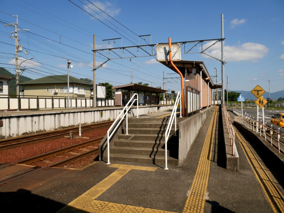 Ichinobe station steps and slope to Yokaichi bound platform 20201014