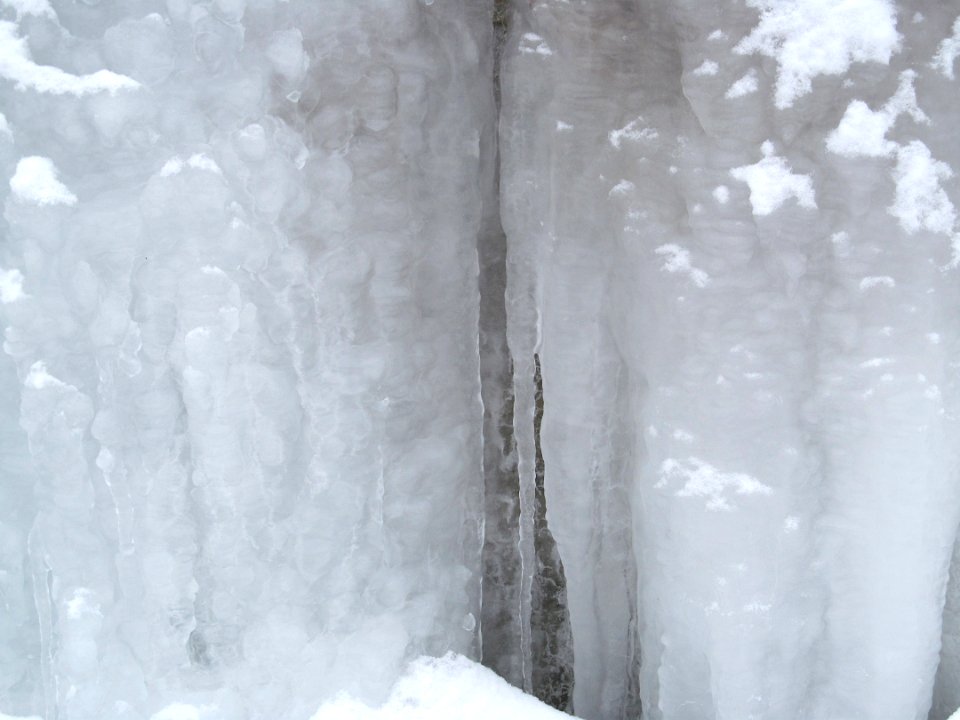 Icicles, Banksville, 2021-02-18, 03