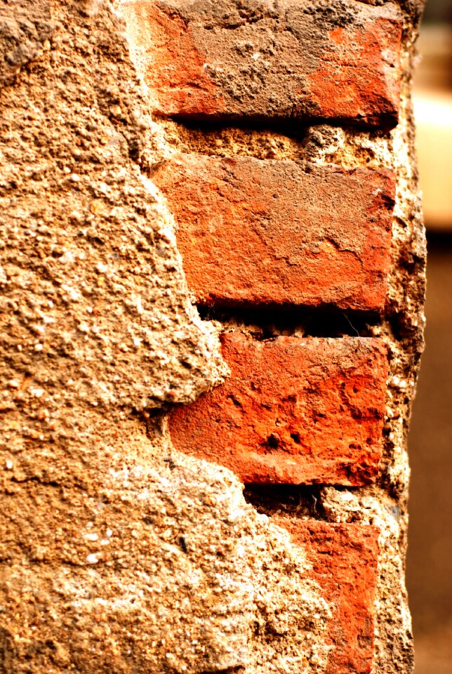 Bricks corner plaster