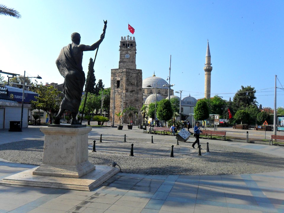 II. Attalos Heykeli ve Antalya Saat Kulesi