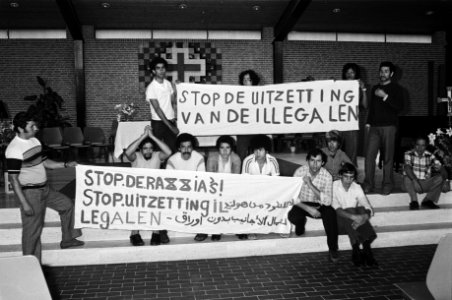 Illegale Marokkanen in hongerstaking in kerk te Alkmaar illegalen in kerk, Bestanddeelnr 930-8943