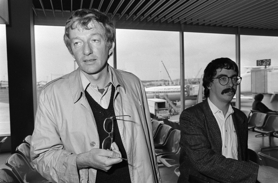IKV-secretaris Mient Jan Faber bij terugkeer op Schiphol na bezoek aan Moskou, Bestanddeelnr 933-7587