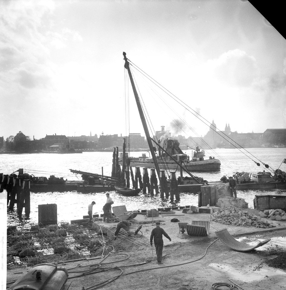 IJ tunnelbouw . Aanlegsteiger pont wordt afgebroken, Bestanddeelnr 913-0247