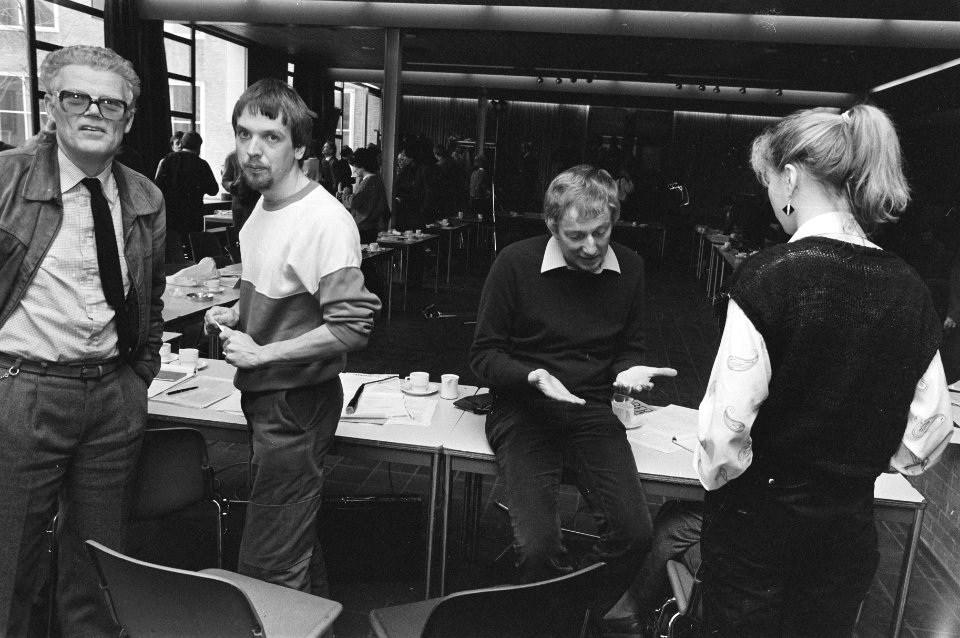 IKV-secretaris Mient Jan Faber op IKV-vergadering in Utrecht, Bestanddeelnr 933-6070