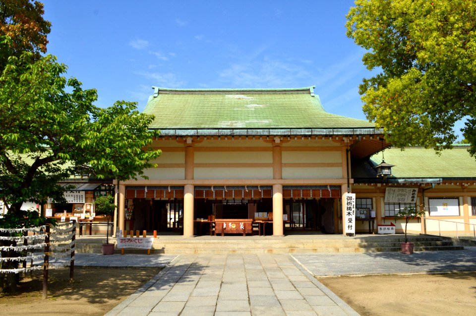 Ikukunitama-jinja haiden-2
