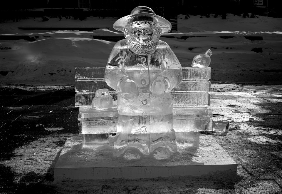 Ice sculpture in Quebec city downtown 3