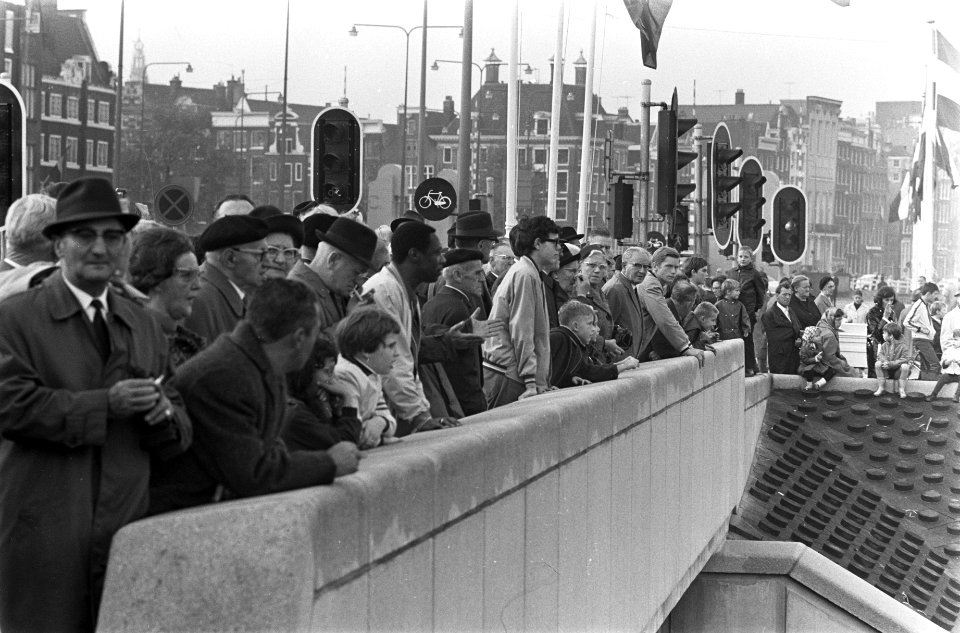 IJ tunnel open, drukte bij de ingang IJ tunnel Zuidzijde, Bestanddeelnr 921-8129