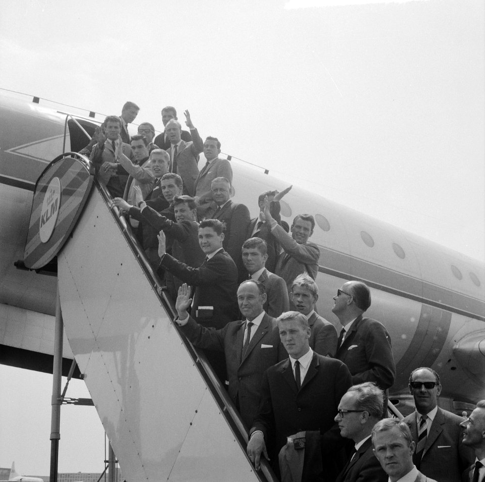 Jong Oranje 18-23 jaar naar Rusland vertrokken, v.b.n.b. Bosveld, Geurtsen, Krui, Bestanddeelnr 916-4887