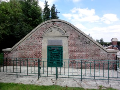 Joncourt (Aisne) chapelle funéraire familiale, extérieur