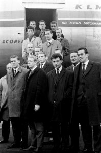 Jong Oranje naar Zürich vertrokken. Vlnr Doesburg, Van Zoghel, Groot, Ter Horst,, Bestanddeelnr 914-9782
