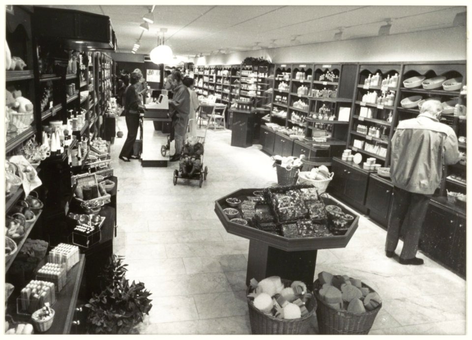 IInterieur Nectar Beauty Shop, Grote Houtstraat 19. NL-HlmNHA 54031934