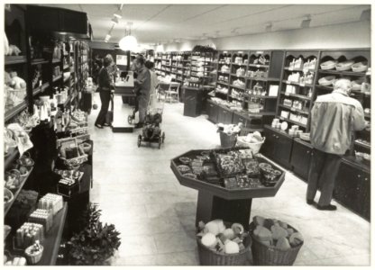 IInterieur Nectar Beauty Shop, Grote Houtstraat 19. NL-HlmNHA 54031934