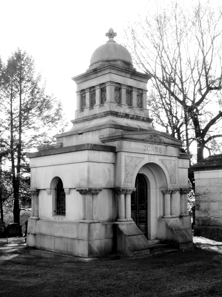 Jones mausoleum, Homewood Cemetery, 2020-11-08, 01