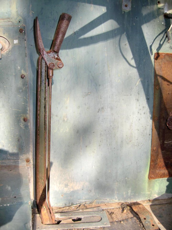 Johnson-bar-brake-white-transit-bus