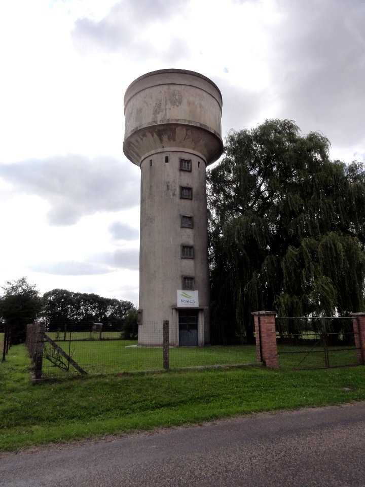 Joncourt (Aisne) château-d'eau