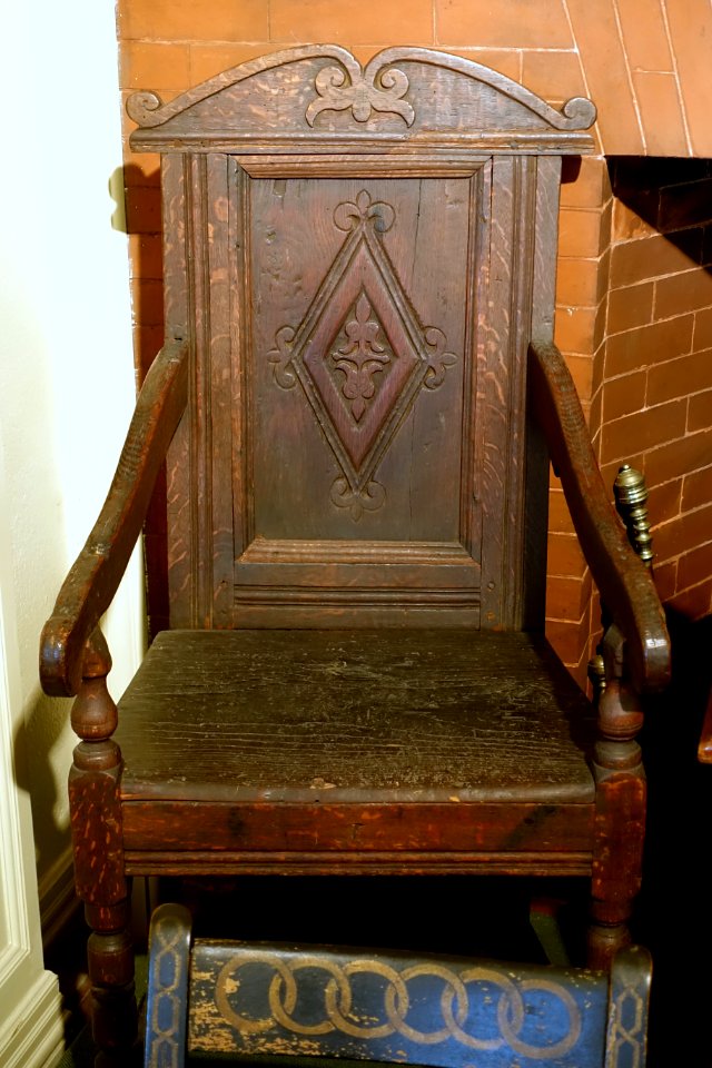 Joined chair, attributed to John Houghton of Dedham, 1645-1664 - Dedham Historical Society - Dedham Massachusetts - DSC04223
