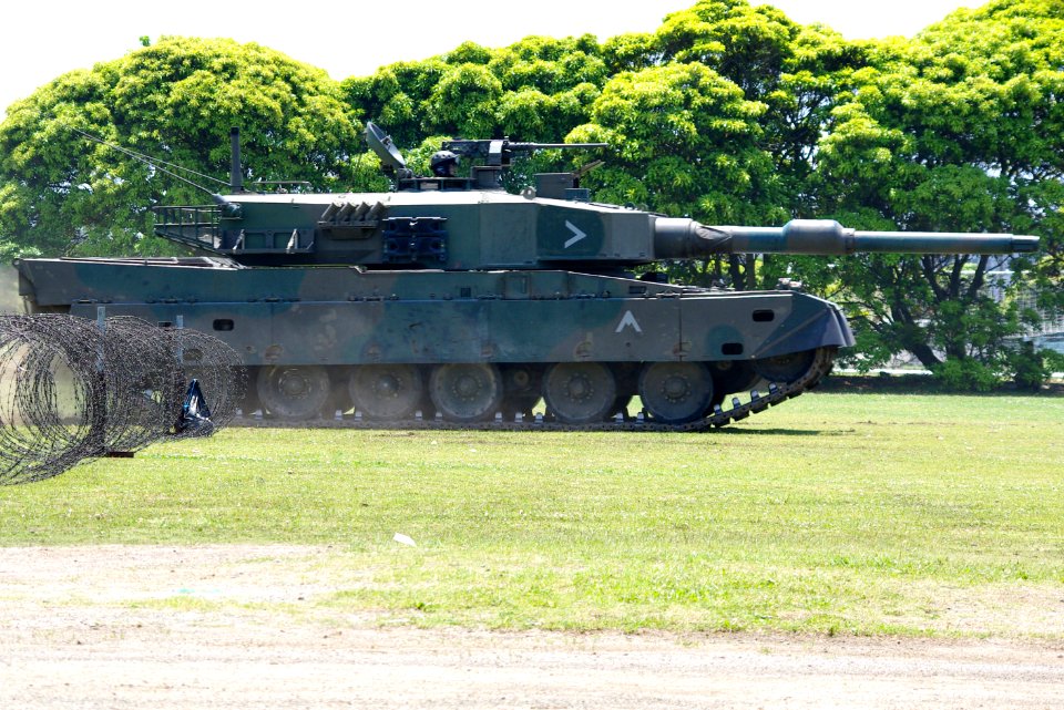 JGSDF Type90 tank 20120527-04