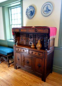 Joined cupboard, attributed to Harvard College Joiners, Cambridge, Mass, 1670-1700, red oak, white pine, sugar maple - Concord Museum - Concord, MA - DSC05684