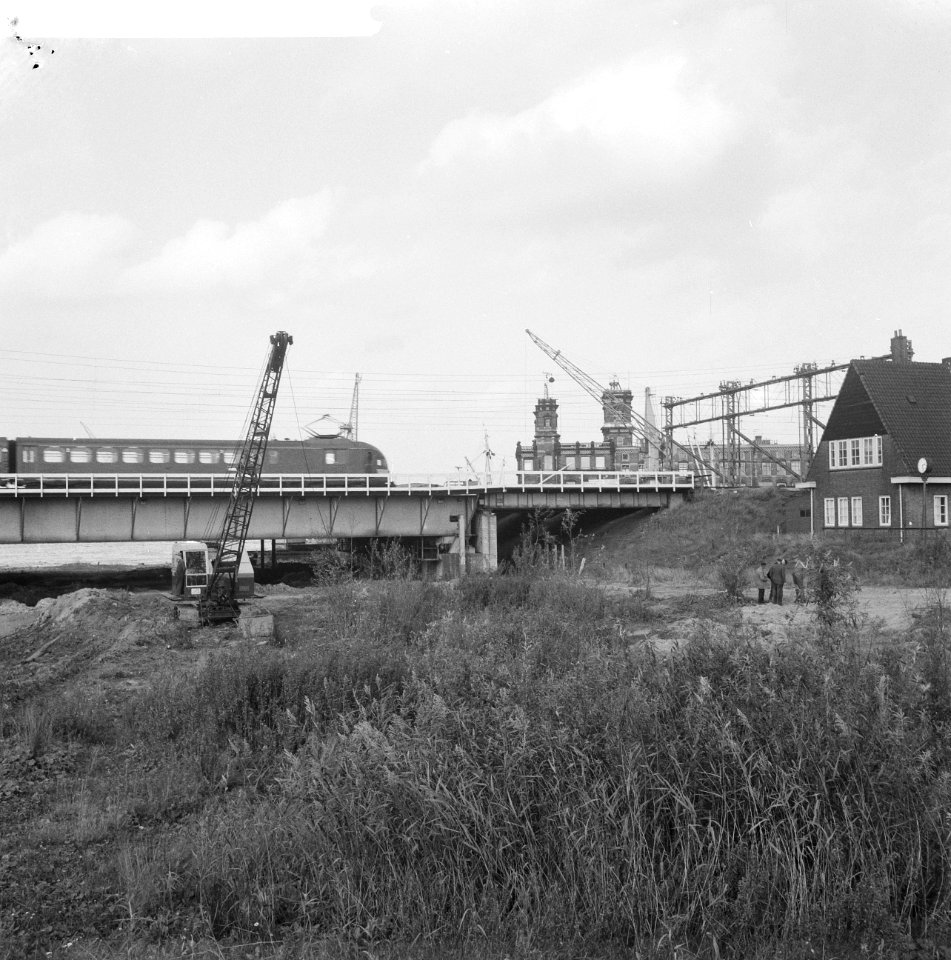 IJ tunnelbouw . Aanlegsteiger pont wordt afgebroken, Bestanddeelnr 913-0246