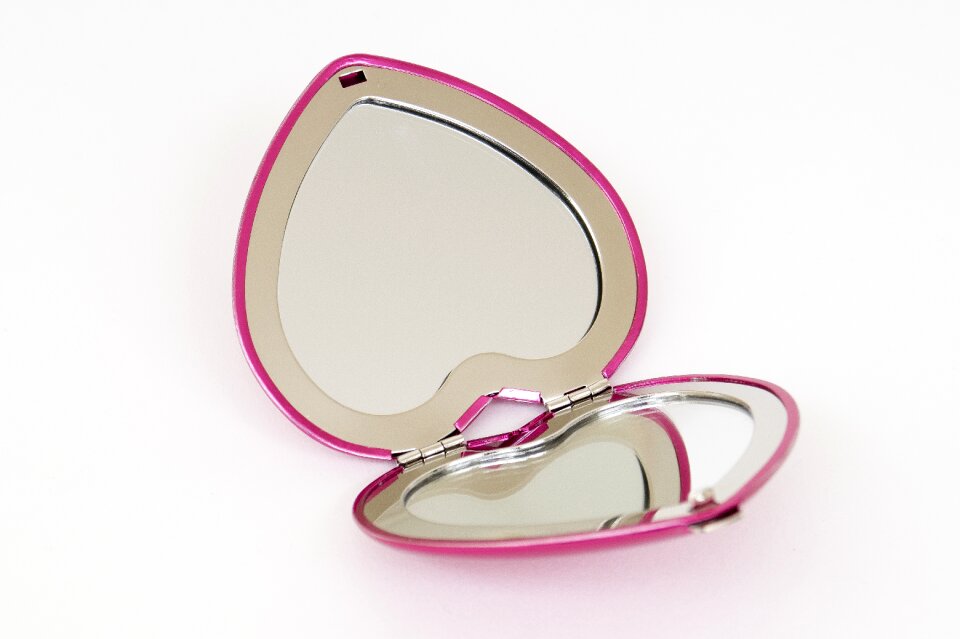 Heart pink makeup mirror