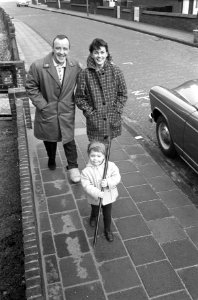 Johnnie Kraaykamp aan beterende hand, Bestanddeelnr 913-5192