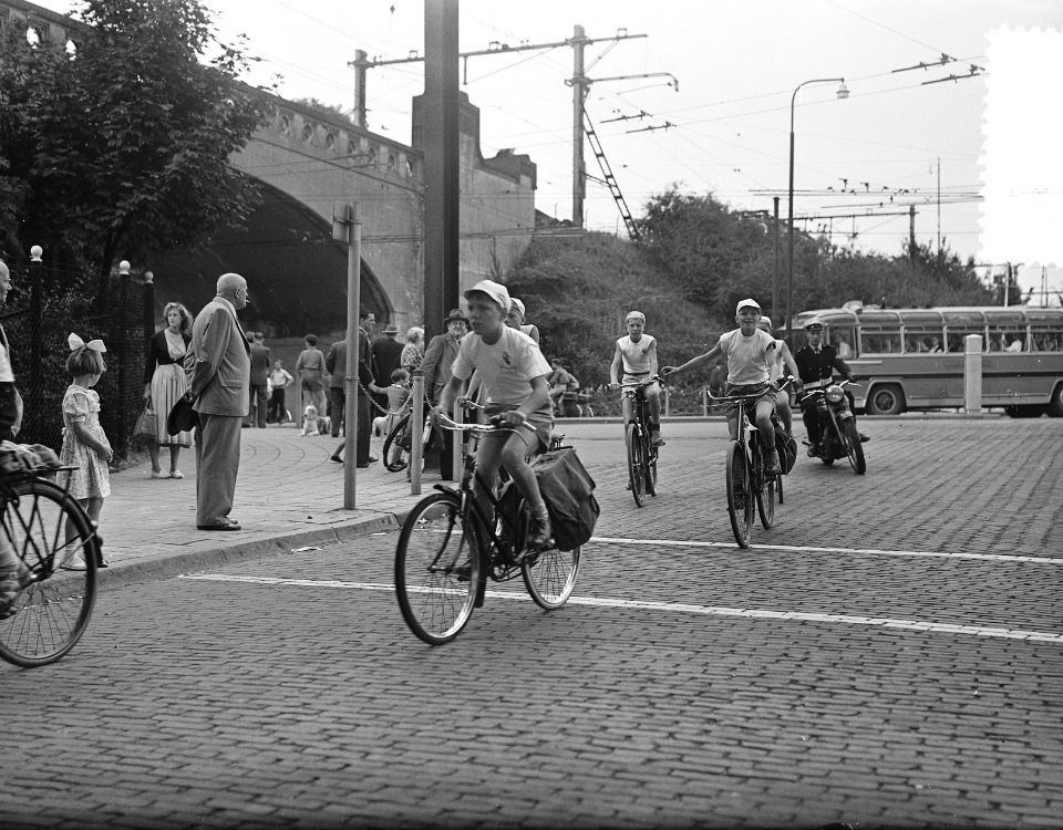 Jeugdronde wielrijden in Gelderland, start Arnhem, Bestanddeelnr 907-2605