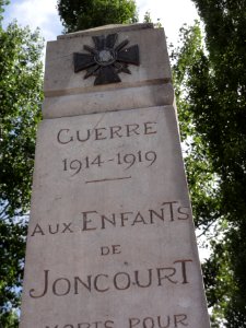 Joncourt (Aisne) monument aux morts avec année 1914-1919