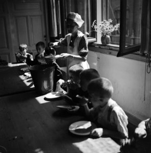 Jeugdmaaltijden in een Amsterdamse huishoudschool, Bestanddeelnr 900-3074