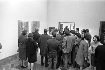 Jeugdige belangstelling voor Picasso in Stedelijk Museum, Bestanddeelnr 920-1615