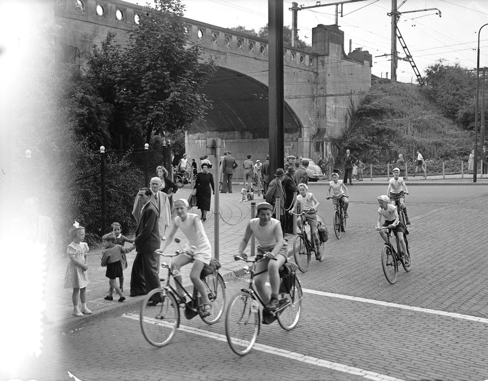 Jeugdronde wielrijden in Gelderland, start Arnhem, Bestanddeelnr 907-2606